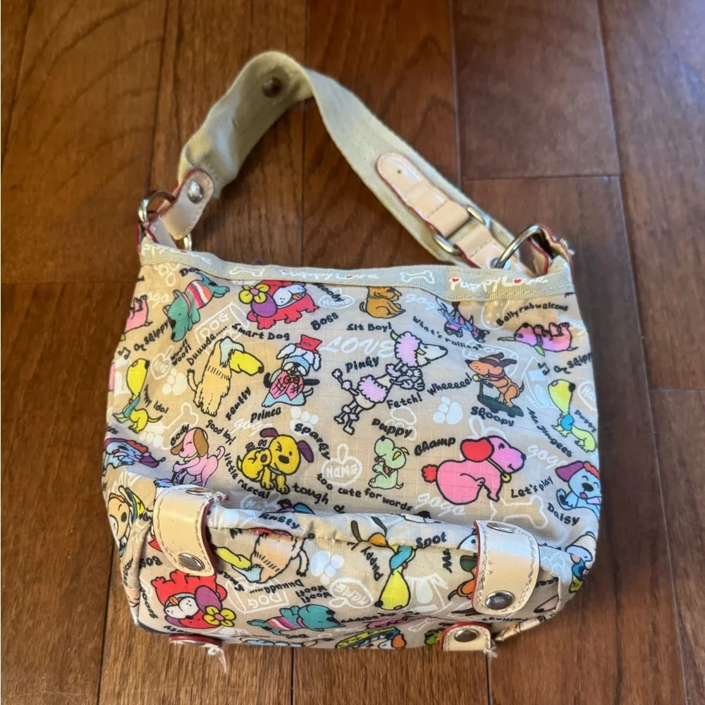 Puppy Love Purse with 2 top zippers and sm side zip.
Cream with bone zip pulls - Picture 2 of 10